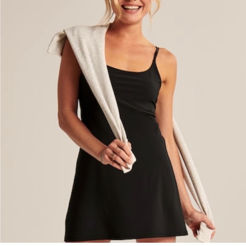 BNWT Abercrombie Traveller Black Dress